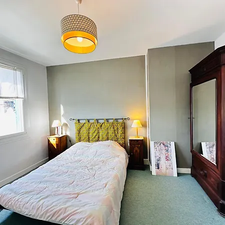 Fouras : Maison Pour 6, 100M², Sans Equipement Special - Fr-1-709-102 * Fouras