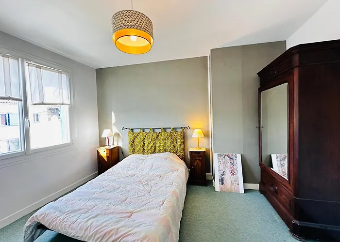 Fouras : Maison Pour 6, 100M², Sans Equipement Special - Fr-1-709-102 * Fouras